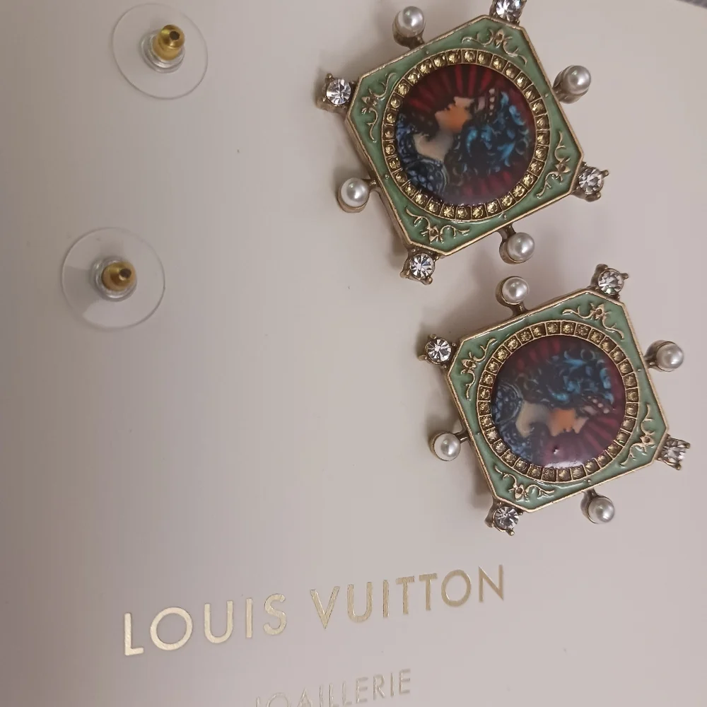 Kenneth JAY LANE Vintage-Inspired Gold and Green Earrings - Picture 4 of 9